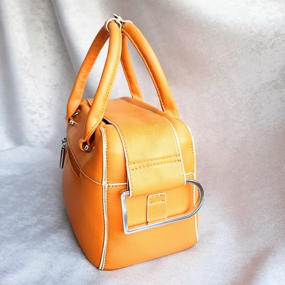 Mustard color genuine leather purse - Picture 2 of 4